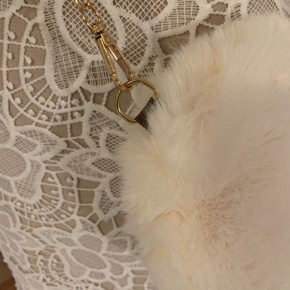 Heart Shaped Faux Fur Crossbody Bag - White- NWT - Picture 7 of 10